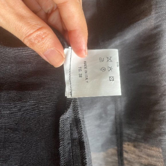 Brand new .Tessa black sleeveless linen+silk blouse, size Small - Picture 6 of 7